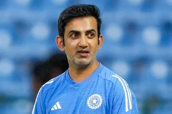 गंभीर, Gautam Gambhir returns home due