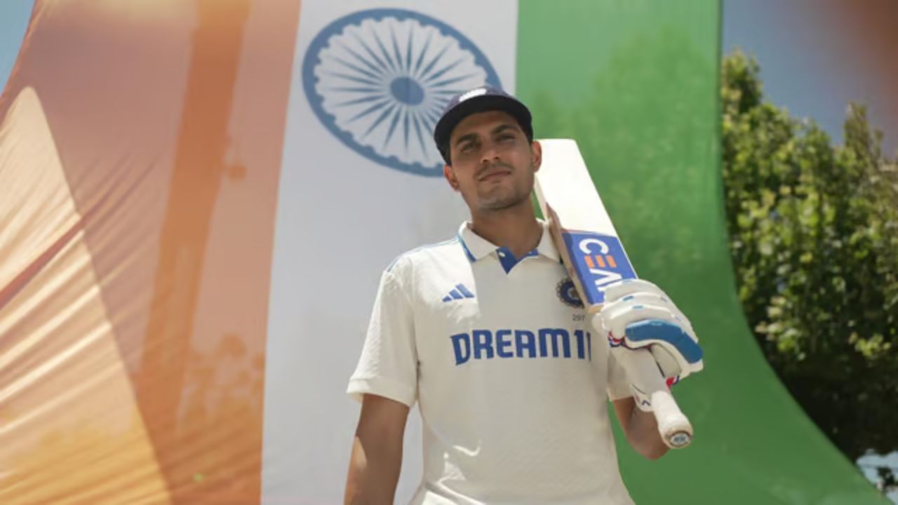शुभमन गिल, Shubman Gill with India Flag in BG